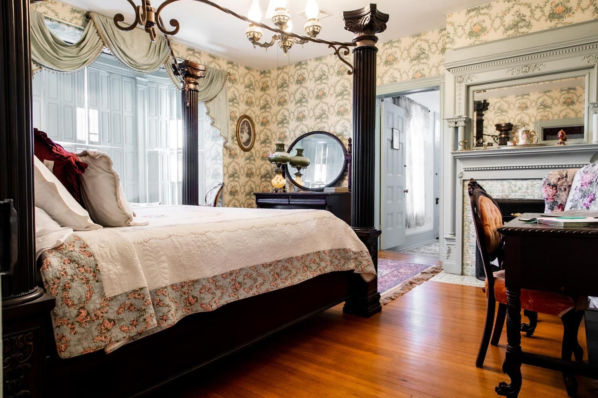 The Emig Mansion Bed & Breakfast Йорк Стая снимка