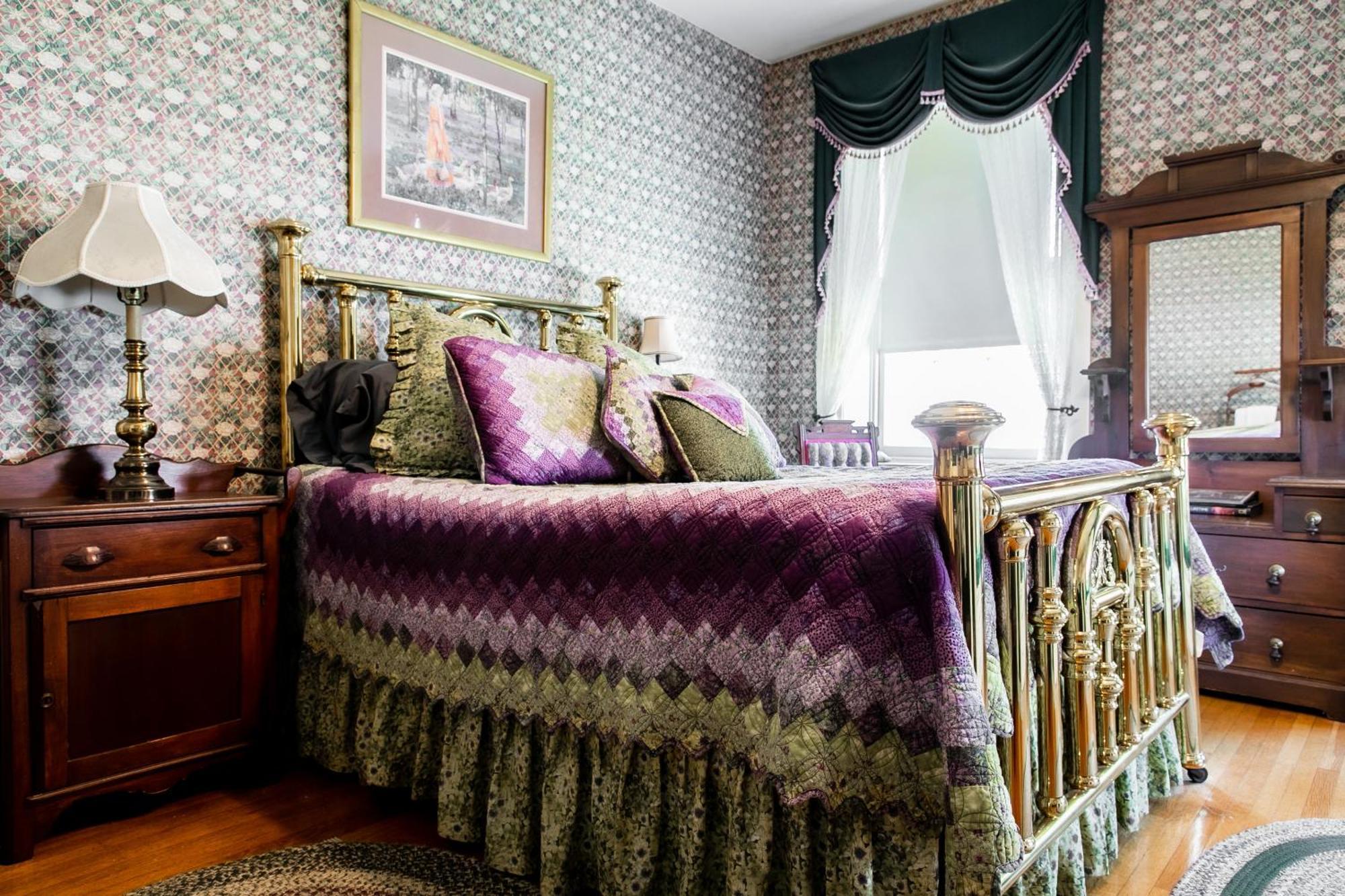 The Emig Mansion Bed & Breakfast Йорк Стая снимка