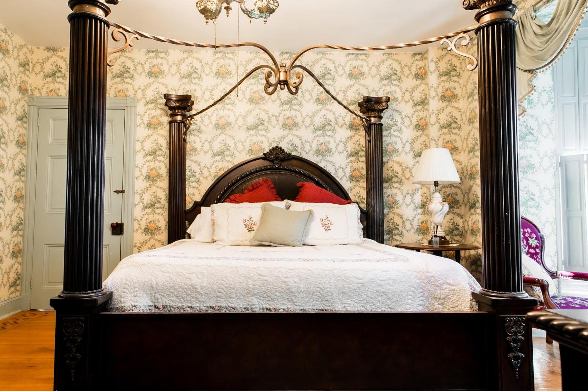 The Emig Mansion Bed & Breakfast Йорк Стая снимка