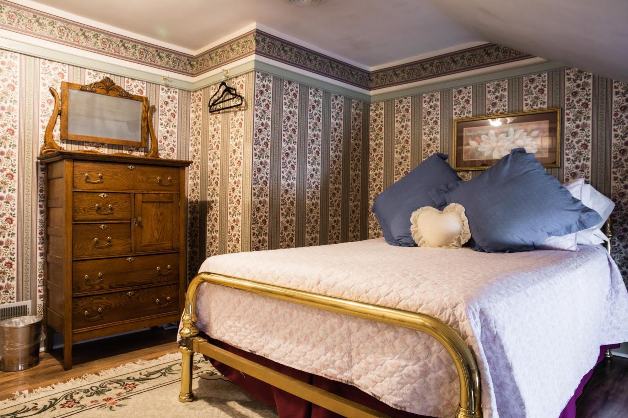 The Emig Mansion Bed & Breakfast Йорк Стая снимка